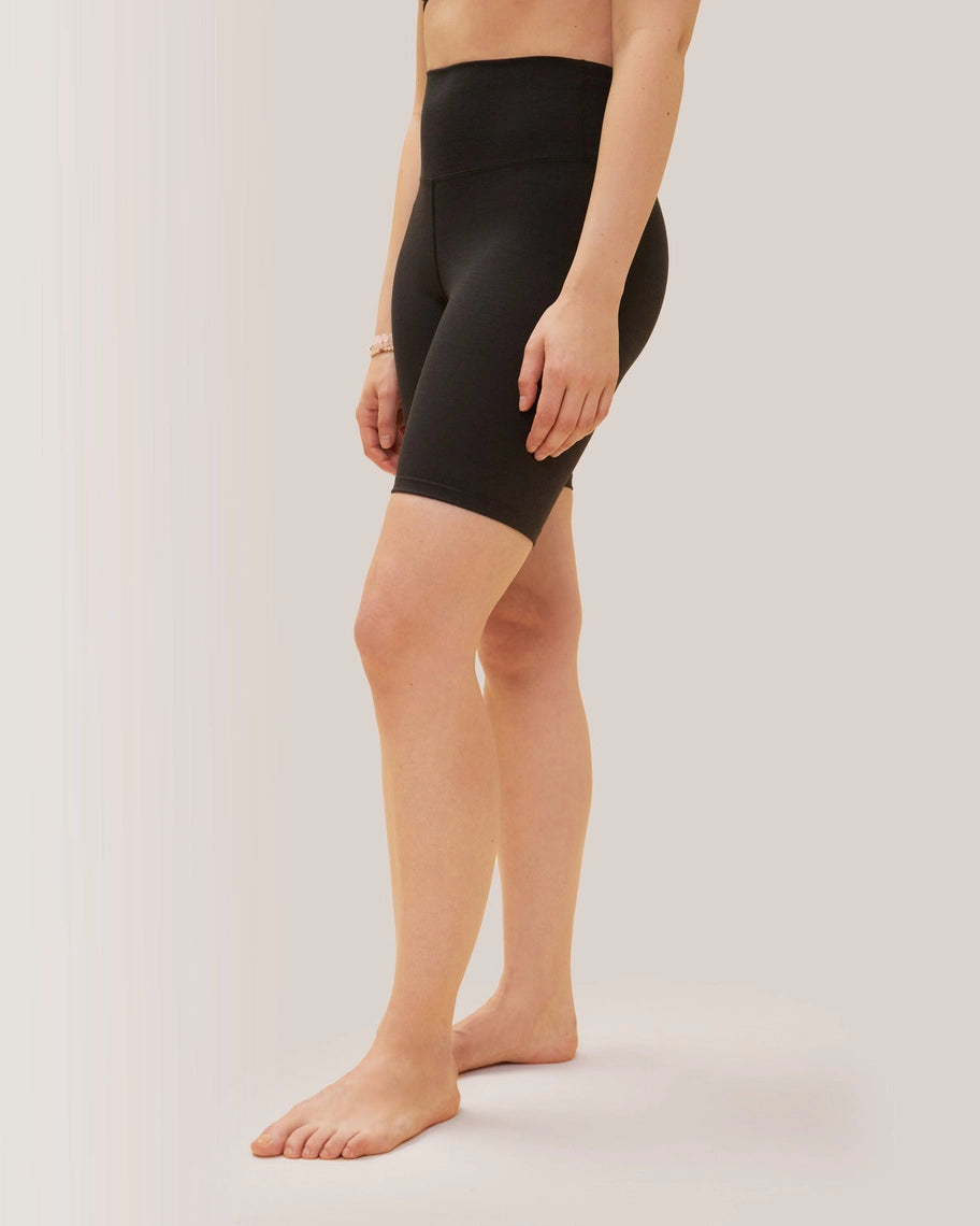 Women wearing black high-waisted leggings on a plain background Rose Boreal